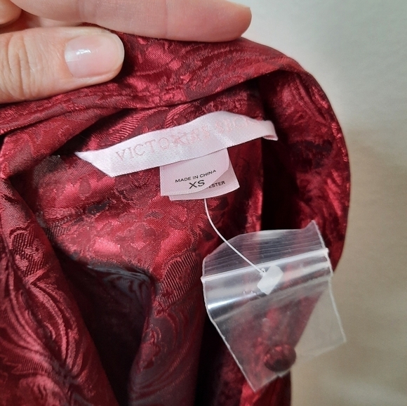 Victoria’s Secret Red Satin Brocade PJ Set XS - Picture 3 of 7